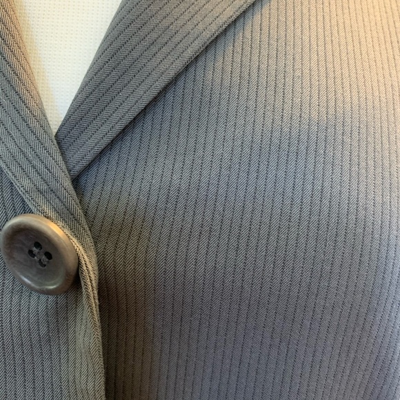 THEORY pinstripe 3 button fitted blazer - Picture 4 of 8